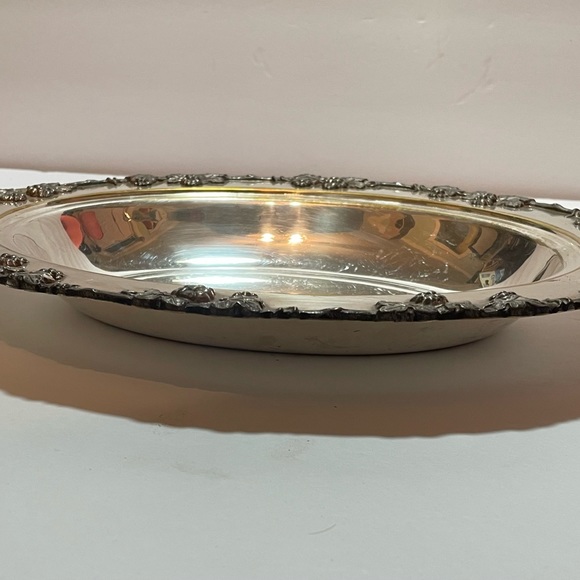 Vintage crescent silver plated oval bread serving dish ornate grape vine  9’x12’ - Picture 13 of 15